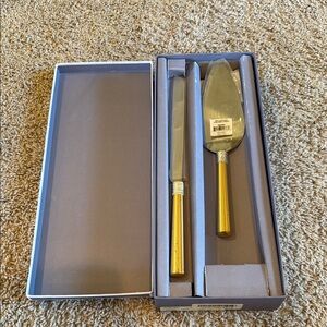 New Vera Wang Elegant Gold Cake Serving Set